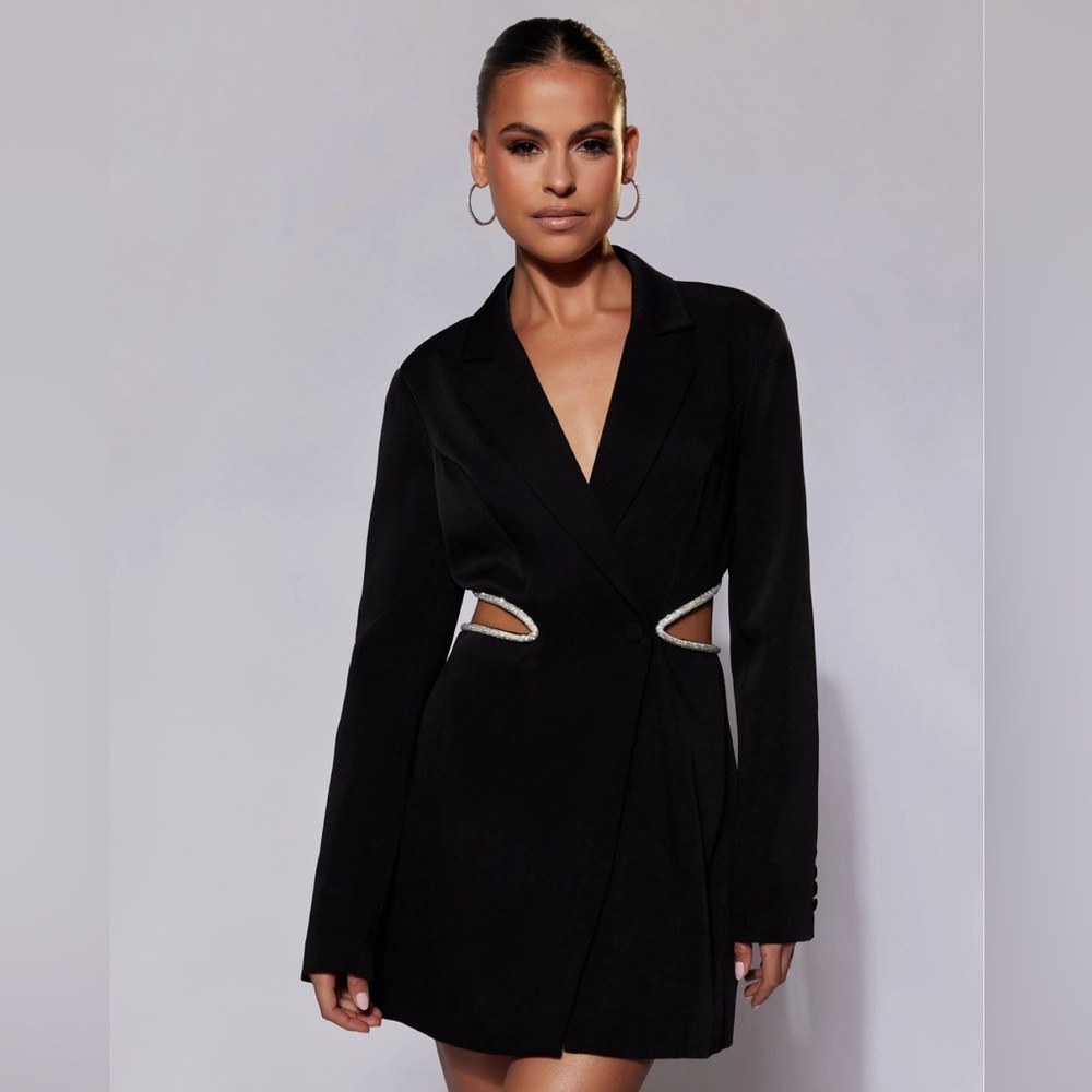 Meshki Elegant Black Blazer with White Accents